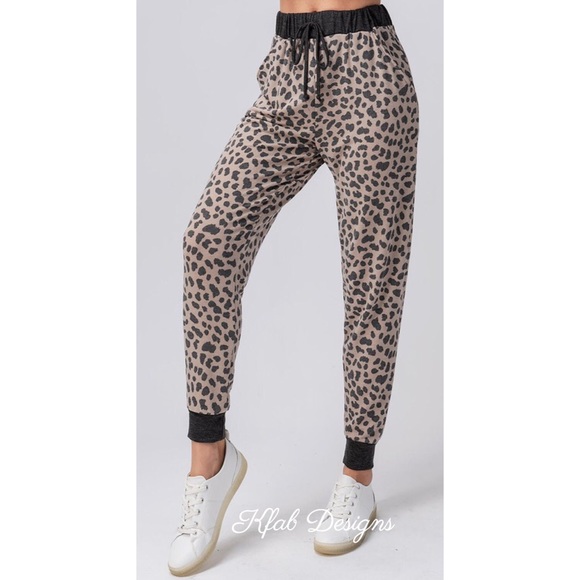 ❤️LAST 1 Leopard Brushed Easy Fit Contrast Joggers - Picture 5 of 6